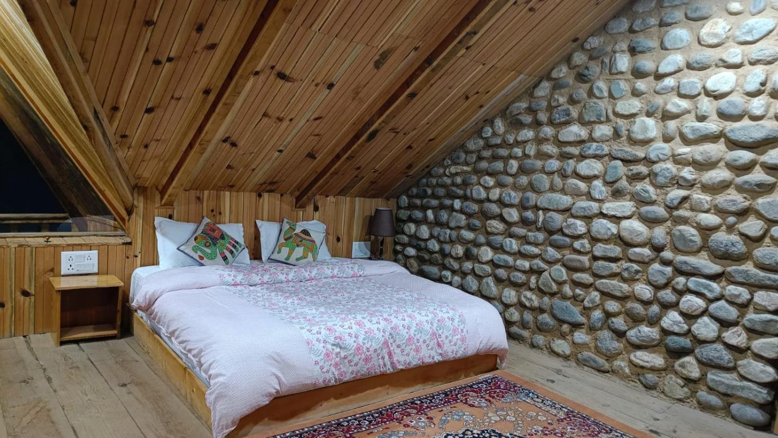 Ishan Log Huts-A Boutique Home Stay Banjar Exterior photo