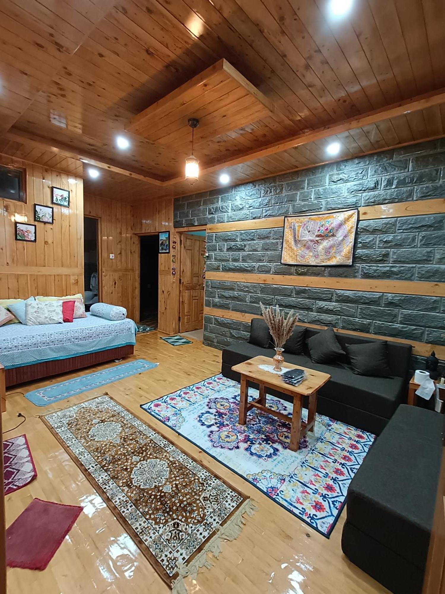 Ishan Log Huts-A Boutique Home Stay Banjar Exterior photo